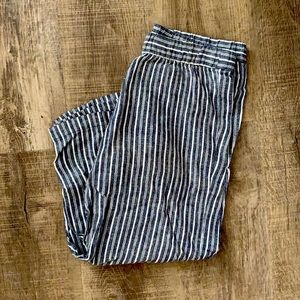 Old Navy linen capris.